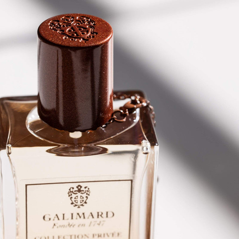 Detalle de botella de Perfume Oud Vanille de la colección privada de Galimard