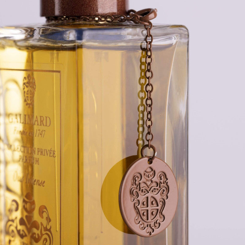Detalle de botella de Perfume Oud Intense de la colección privada de Galimard