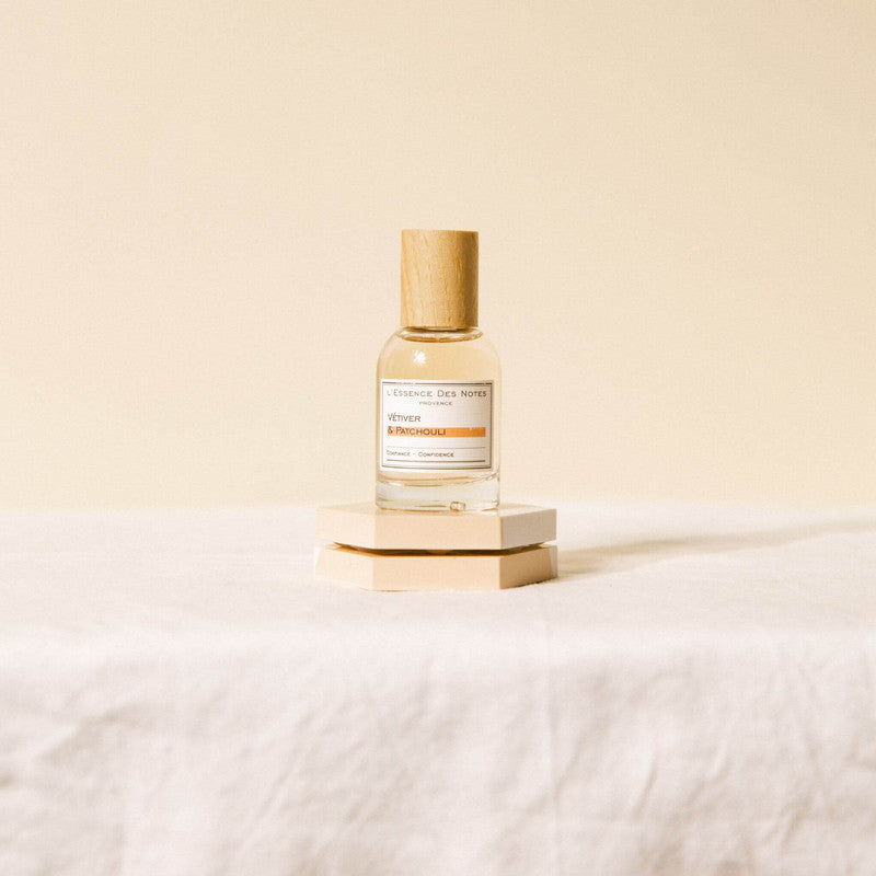 Perfume Vetiver & Patchouli de L'Essence des notes en fondo aesthetic