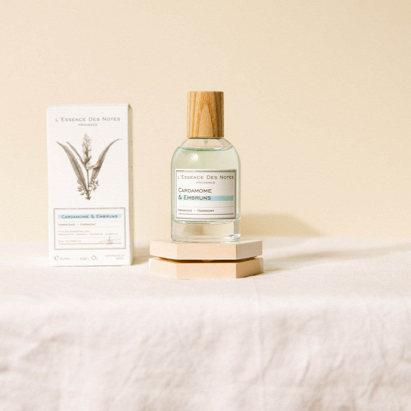 Perfume Cardamome & Romarin de L'Essence des notes en fondo aesthetic