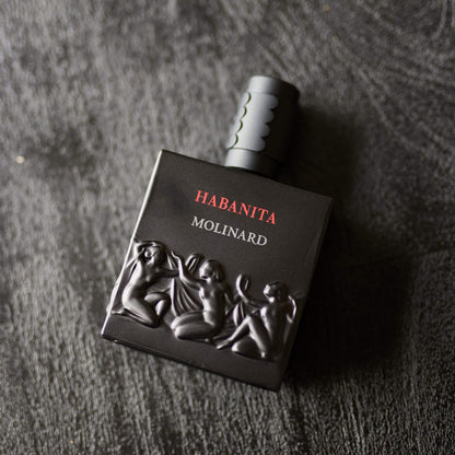 Perfume Habanita en fondo gris