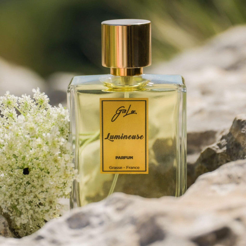 Perfume Lumineuse de Giolor en plena naturaleza de sur de francia