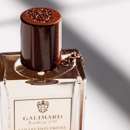 Detalle de botella de Perfume Oud Vanille de la colección privada de Galimard