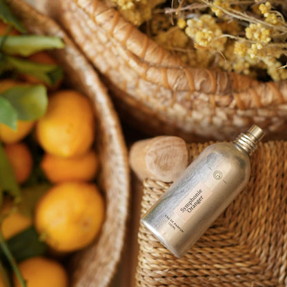 Perfume Symphonie Oranger en canasto de naranjas
